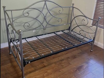 Metal Day Bed Twin Size