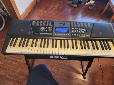RockJam RJ-561 Keyboard Synthesizer and stand. 100 voices and rhythms and accompaniment. Better than a Casio.