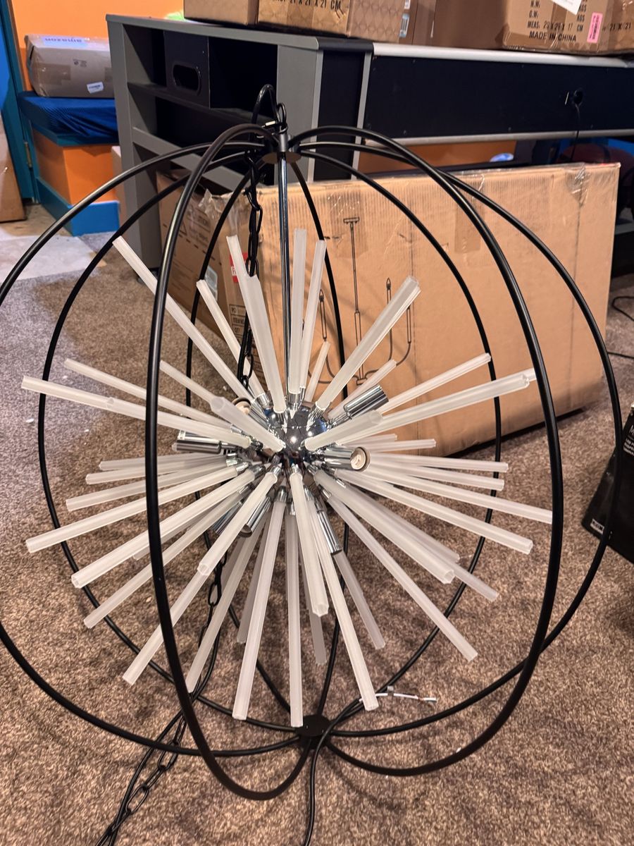 Brand New-Pallet of Modern & Stylish Pendant Lights, Light Fixtures, Chandeliers, Lamps, Etc