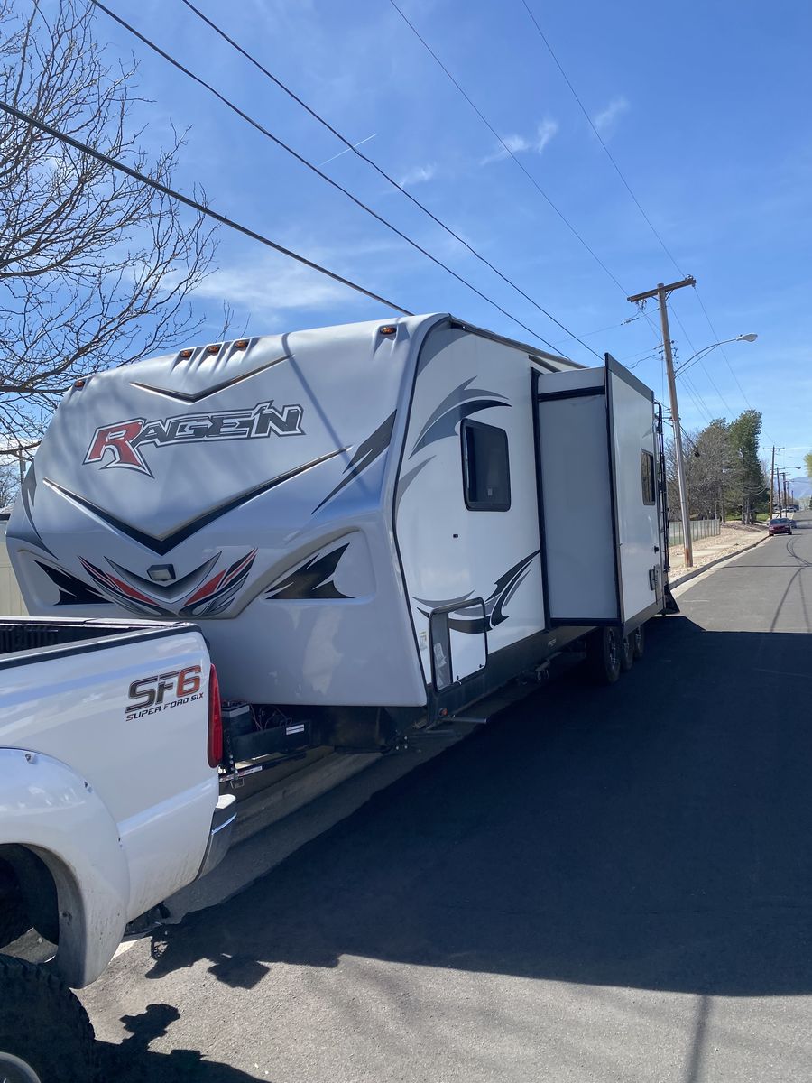 2021 33’ Ragen Toy hauler