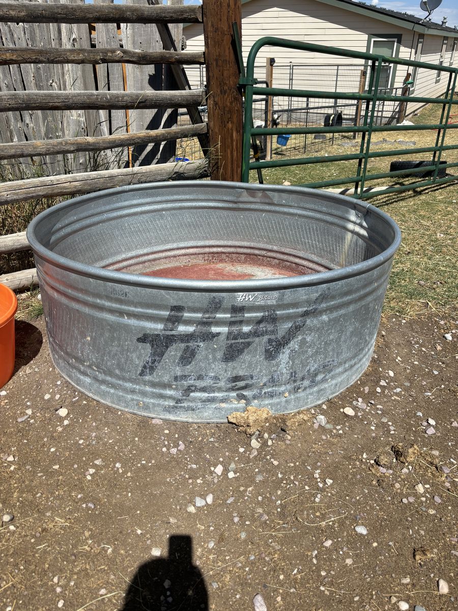 395 gal round stock tank