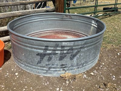 395 gal round stock tank