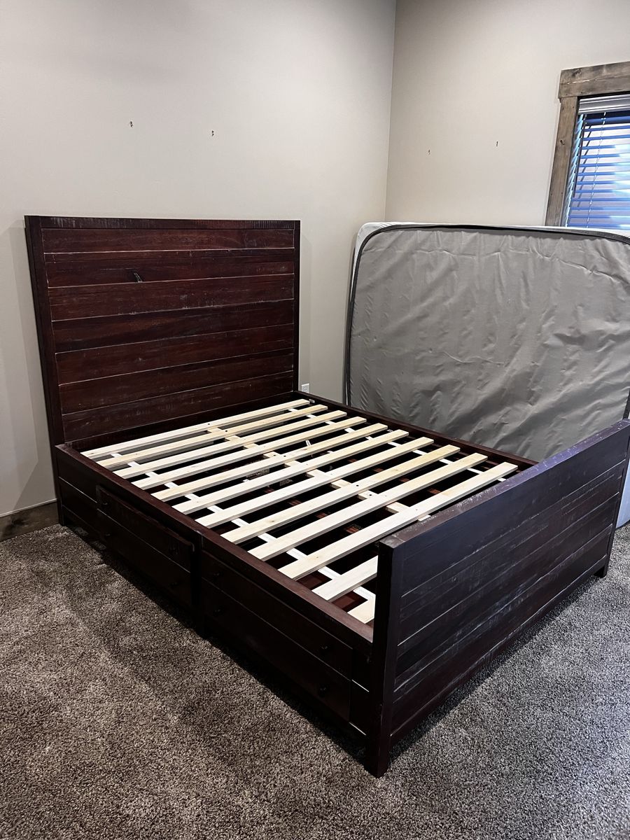 Townsend Solid Wood Storage Bed - Queen