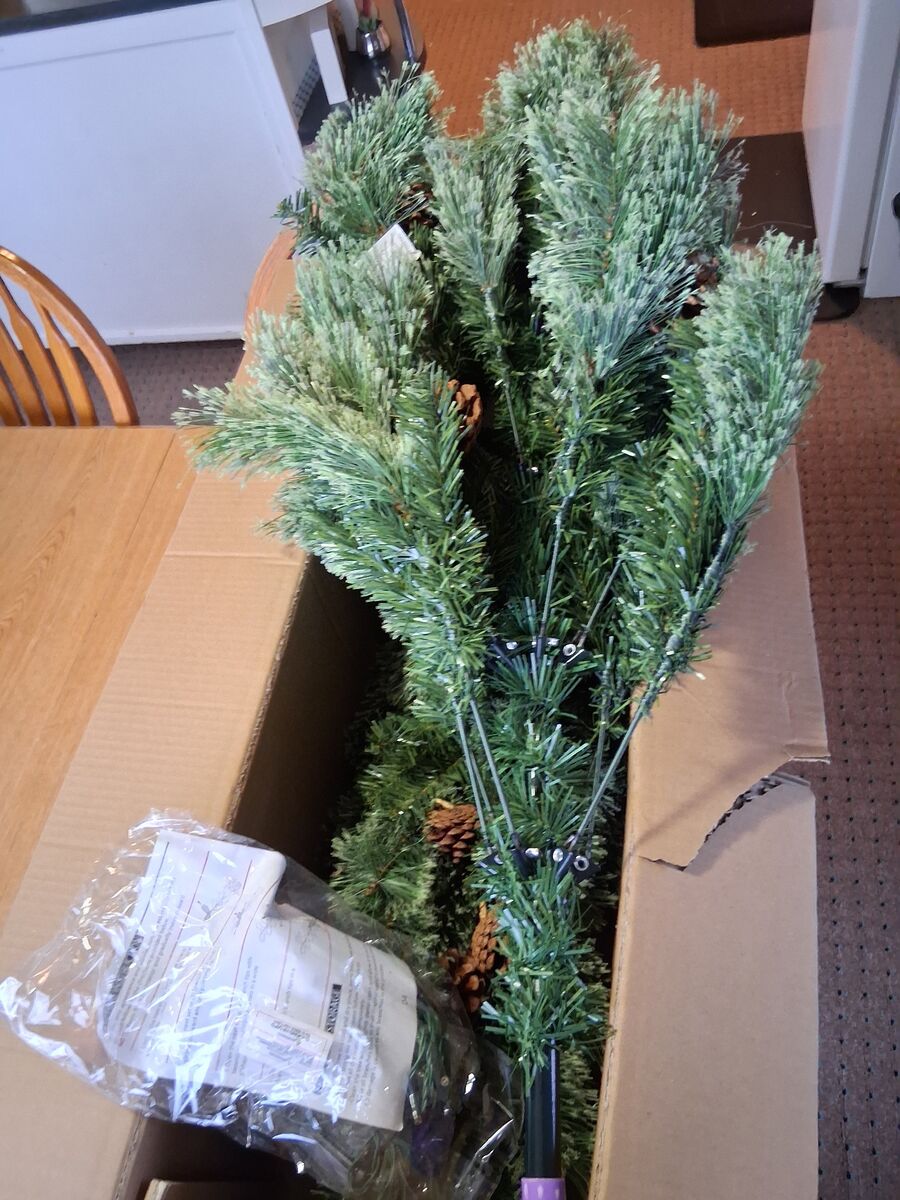 NIB 4.5 ft artificial scotch pine Christmas tree
