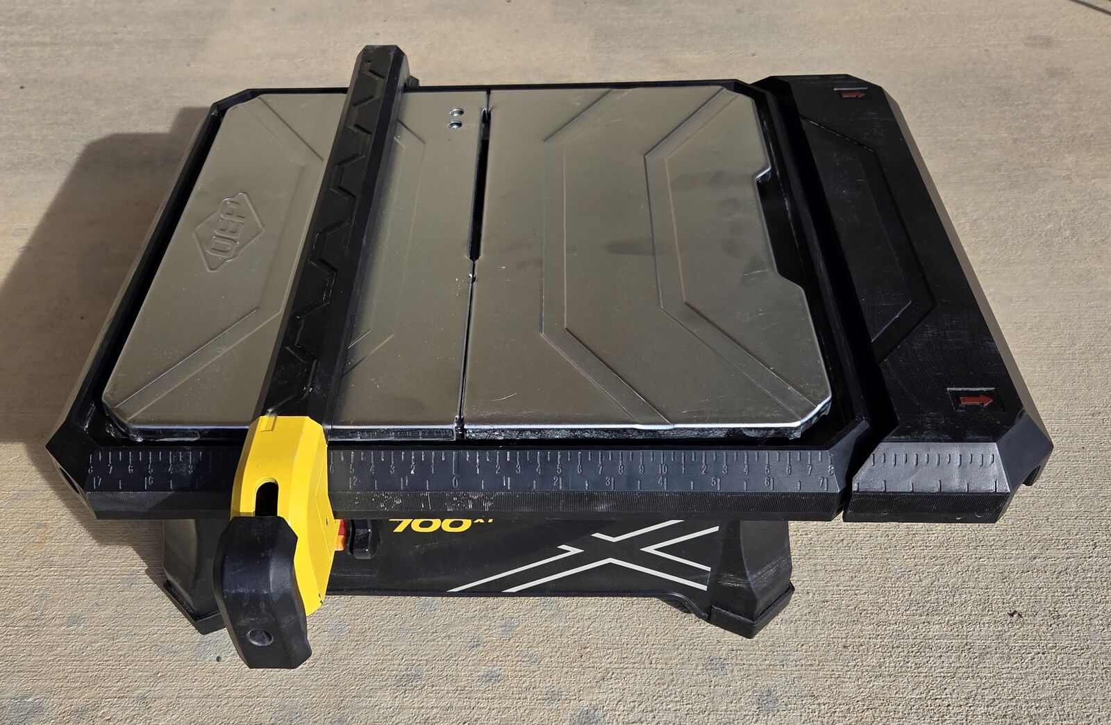 7" WET TILE SAW, USED, EXCELLENT SHAPE. $30