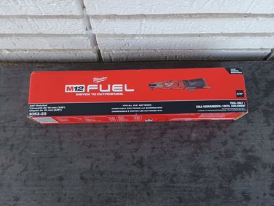 Milwaukee M12 fuel 3/8 in ratchet