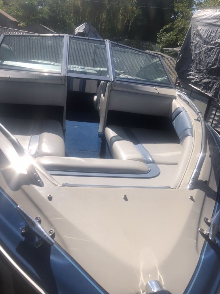 87 Sea Ray Boat