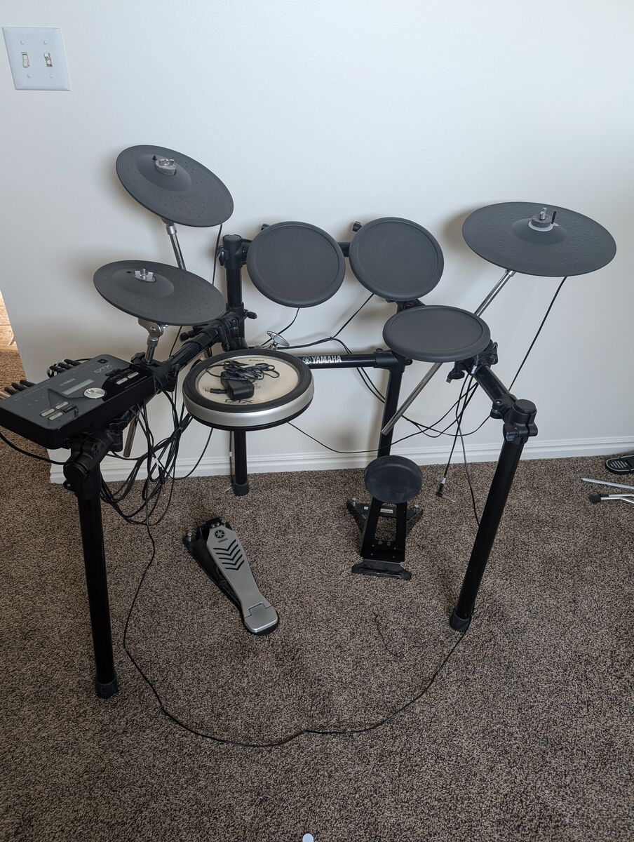 Yamaha DTX 502 Electronic Drum Kit - Used lightly