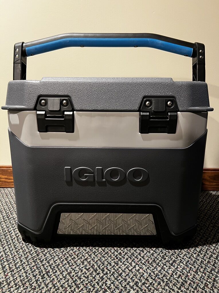 Igloo Cooler 25 QT - Like New (retails For $130)