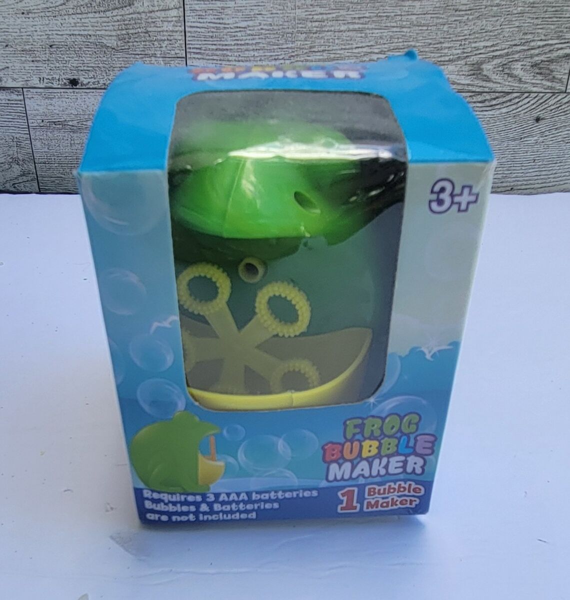 Bubble set and frog bubble blower