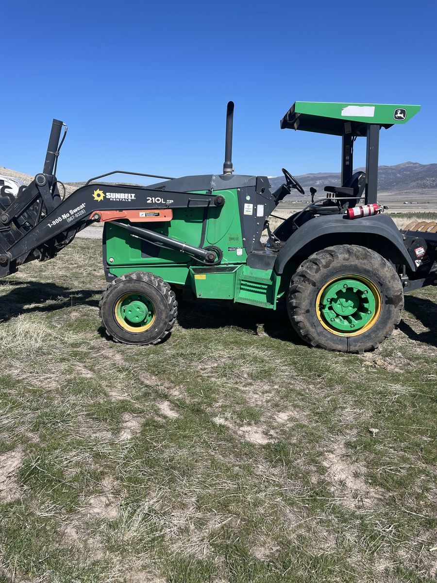 2017 John Deere 210 LEP 4wd skip loader