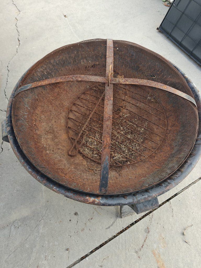 Heavy-Duty Outdoor Fire Pit with Spark Screen - Used