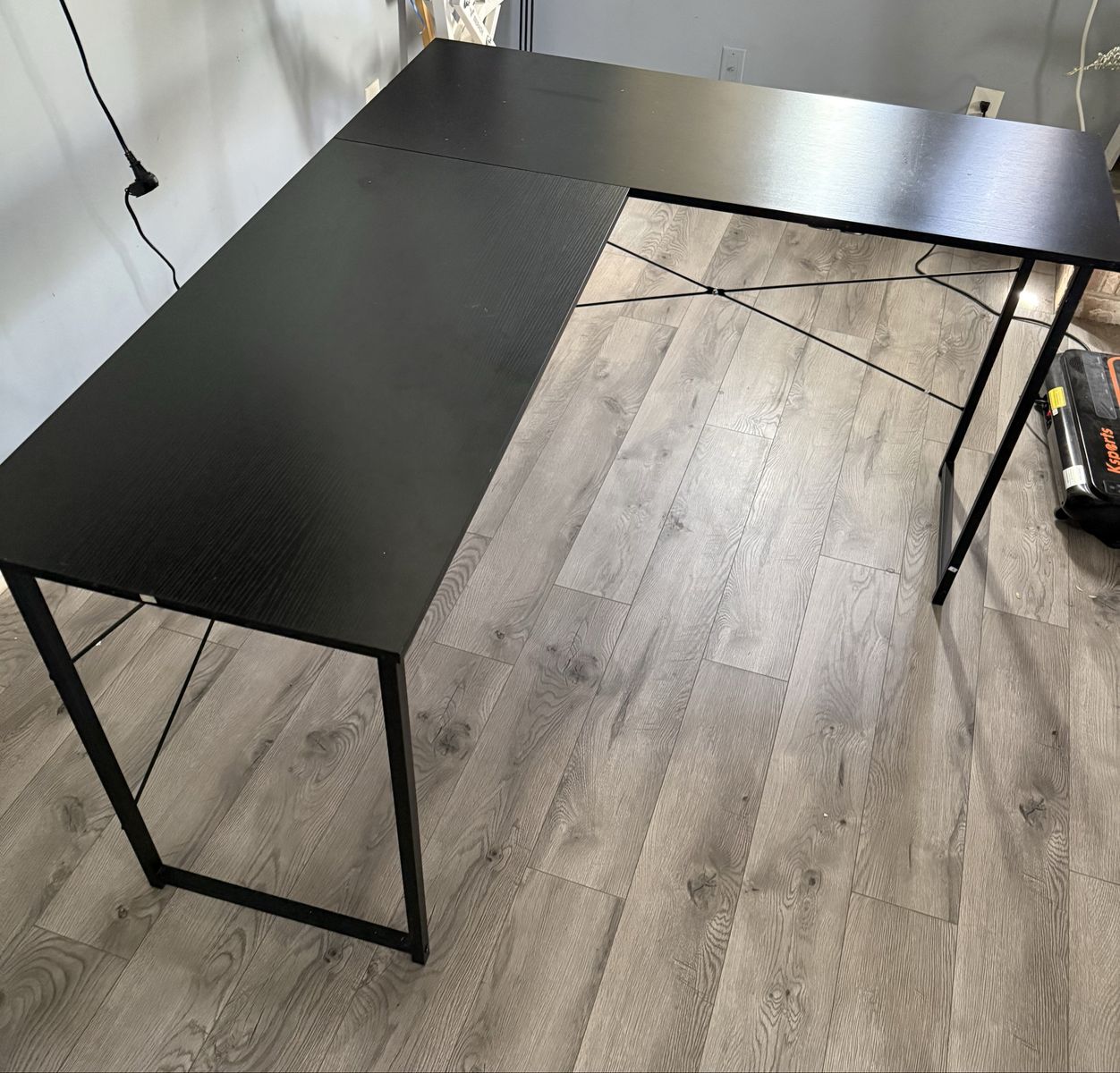 Modern L-Shaped Desk – Black