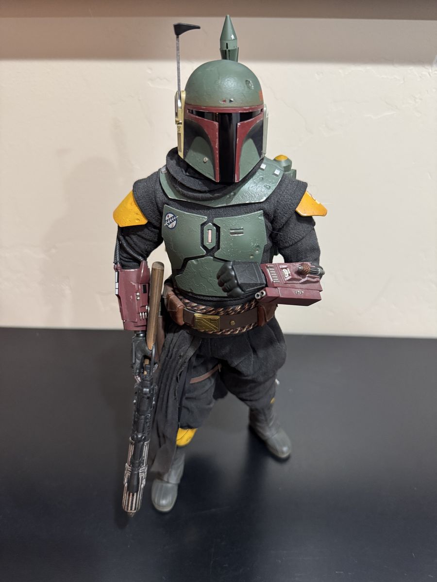 Boba Fett Star Wars Collectible Action Figure - Sideshow Collectables / Hot Toys