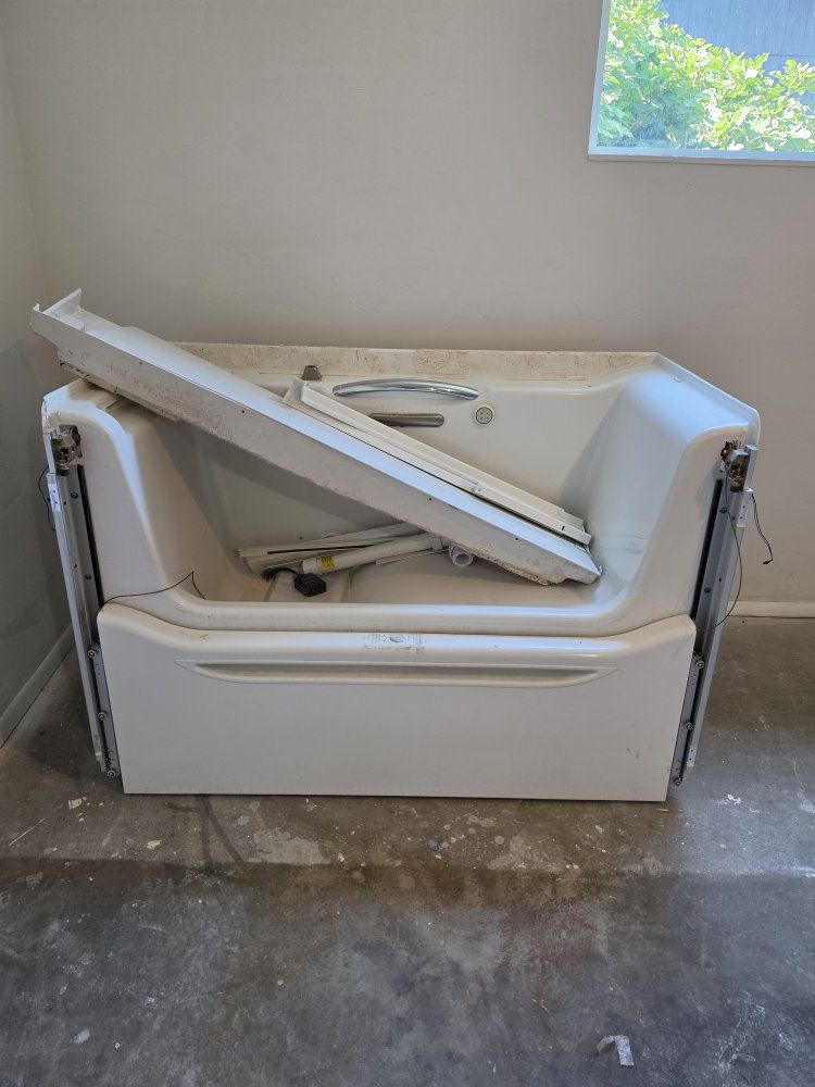 Kohler Walk-In Bathtub for Easy Access Bathing - Good Condition