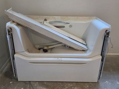 Kohler Walk-In Bathtub for Easy Access Bathing - Good Condition