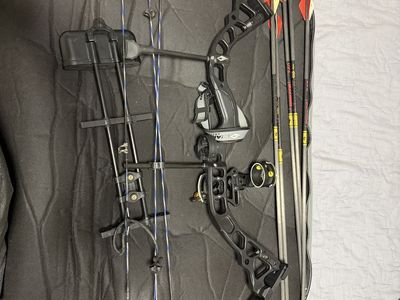 Diamond Archery Compound Bow Package with Quiver and Arrows