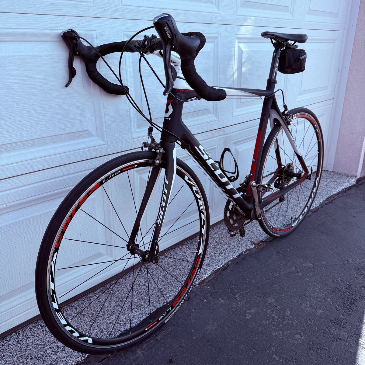 Scott CR1 Carbon Road Bike – 58cm – Shimano 105 – Vuelta Corsa Light Wheels  $795 OBO