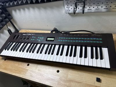 Yamaha DX21 Digital Programmable Algorithm Synthesizer Keyboard