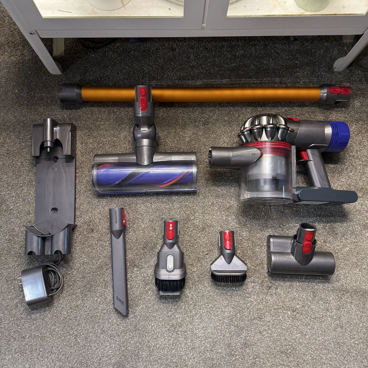 CLEAN Dyson v8 animal vacuum NEW BATTERY