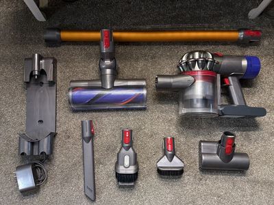 CLEAN Dyson v8 animal vacuum NEW BATTERY