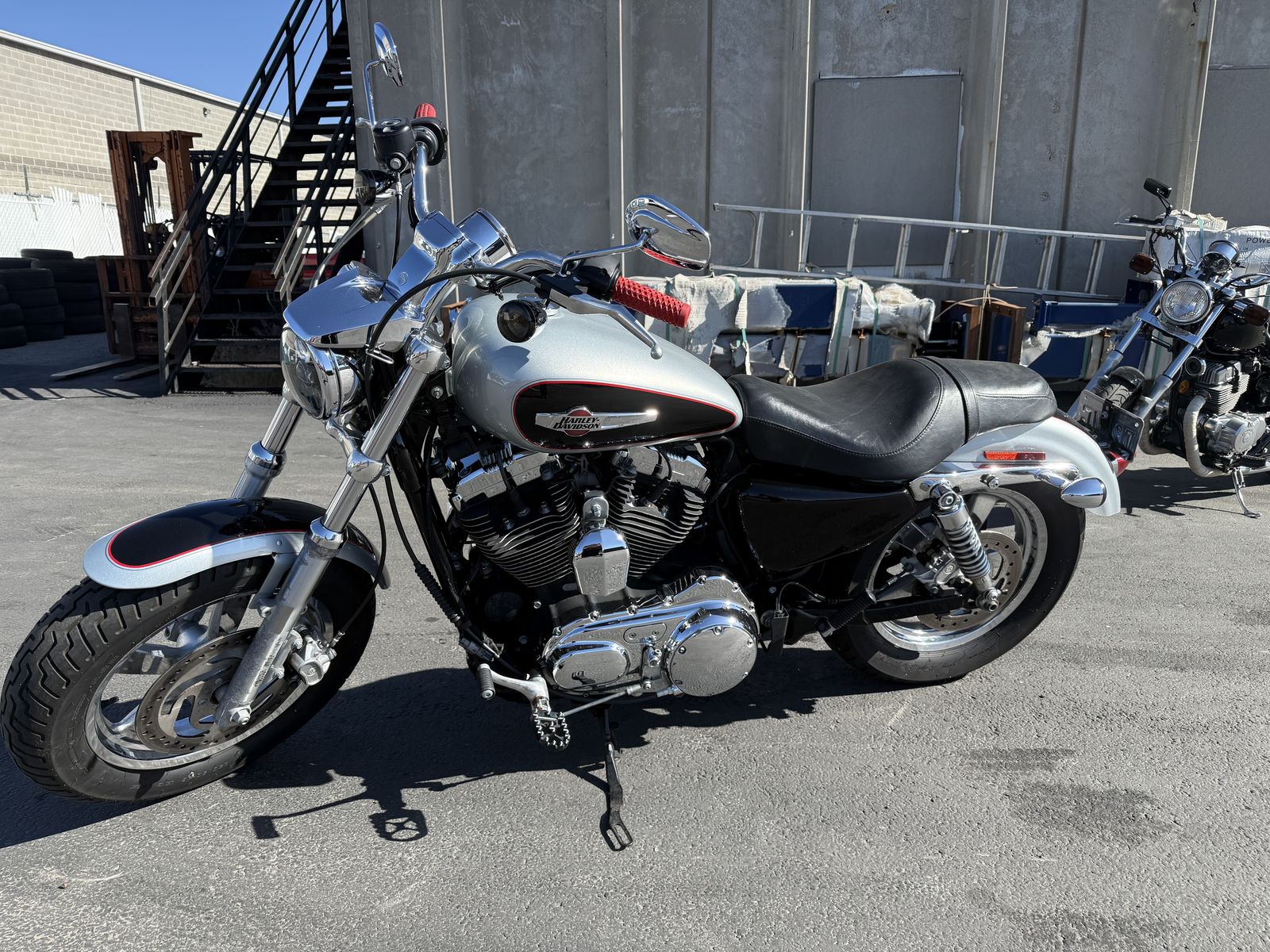 2015 Harley-Davidson Sportster 1200 - Silver/Black