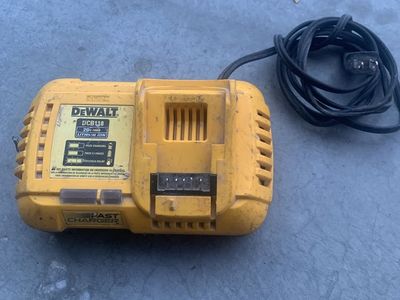 Dewalt DCB118 20V MAX Lithium Ion Fast Charger
