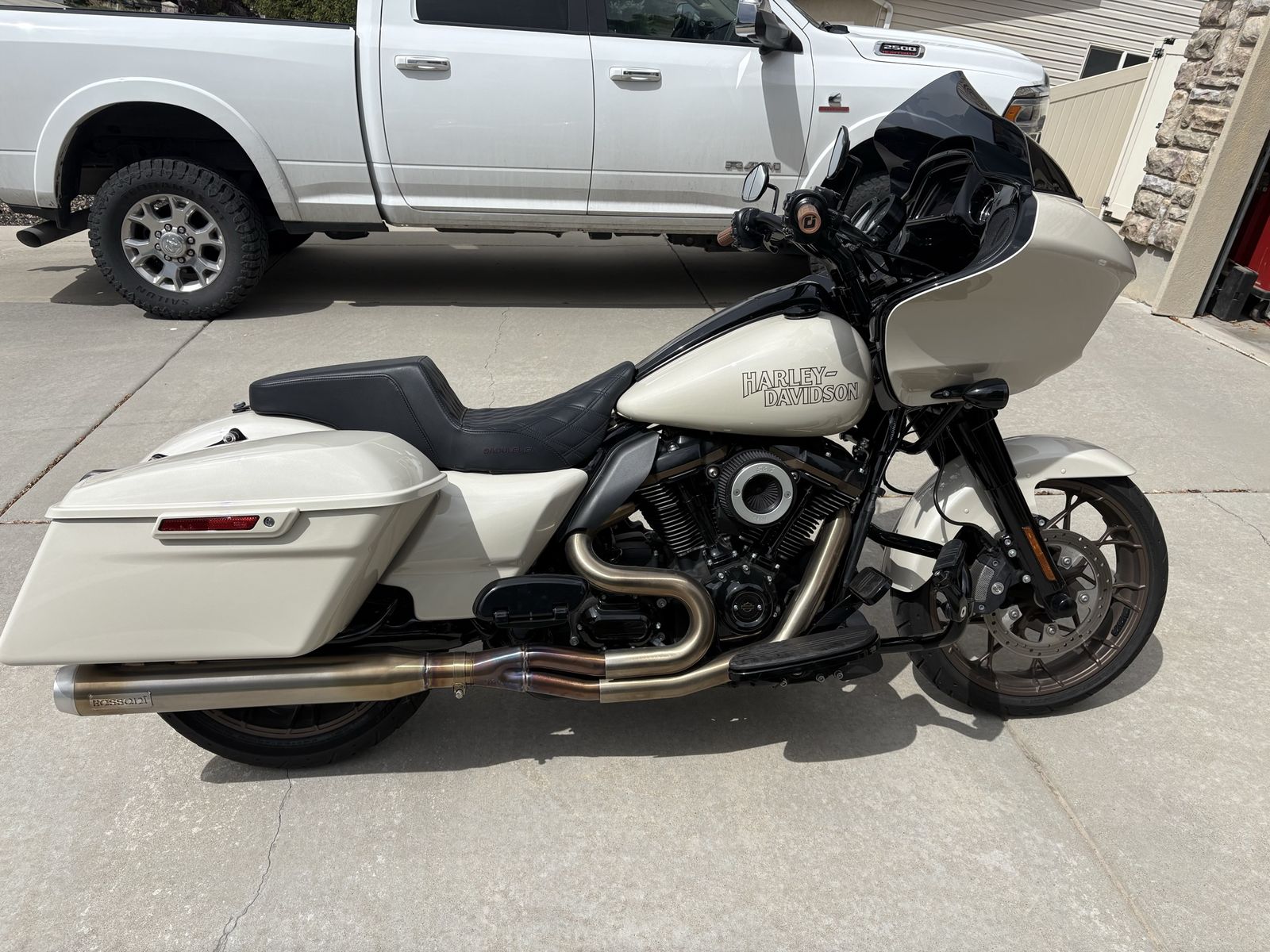 Harley Davidson 2023 road glide st