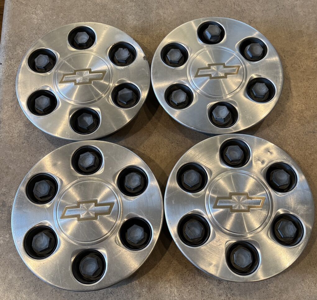4-1999-2006 Chevy Silverado Suburban Wheel Cap