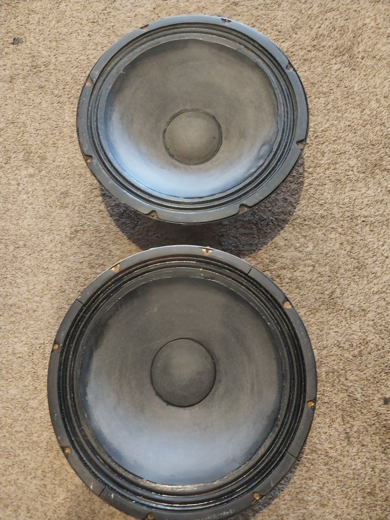 Vintage pair of 1960's UTAH MH15RC GUITAR SPEAKERS.  Both work no tears in surrounds .