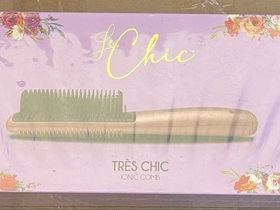 Le Chic Tres Chic Ionic Comb Ceramic Bristles Hair Straightener - MSRP $470