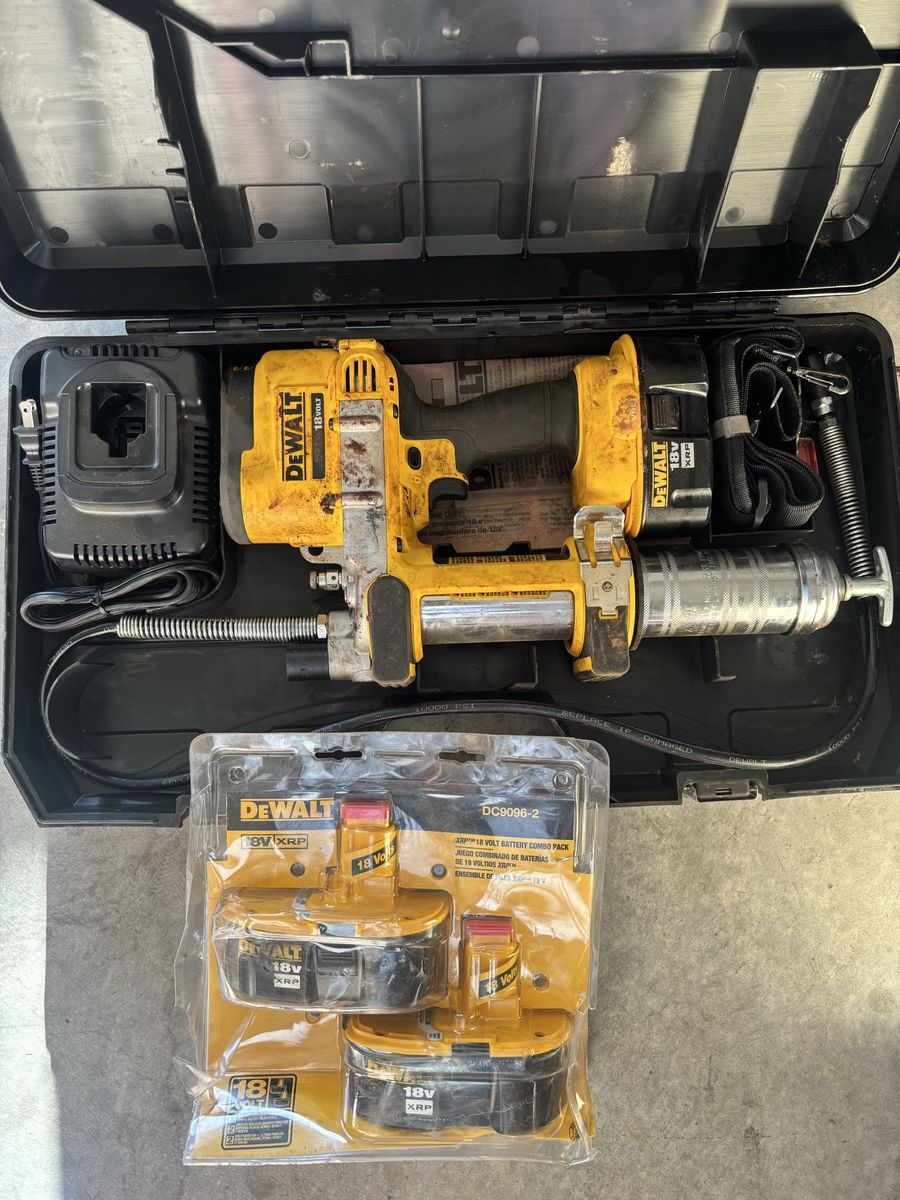 DEWALT 18v Grease Gun