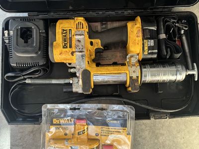 DEWALT 18v Grease Gun