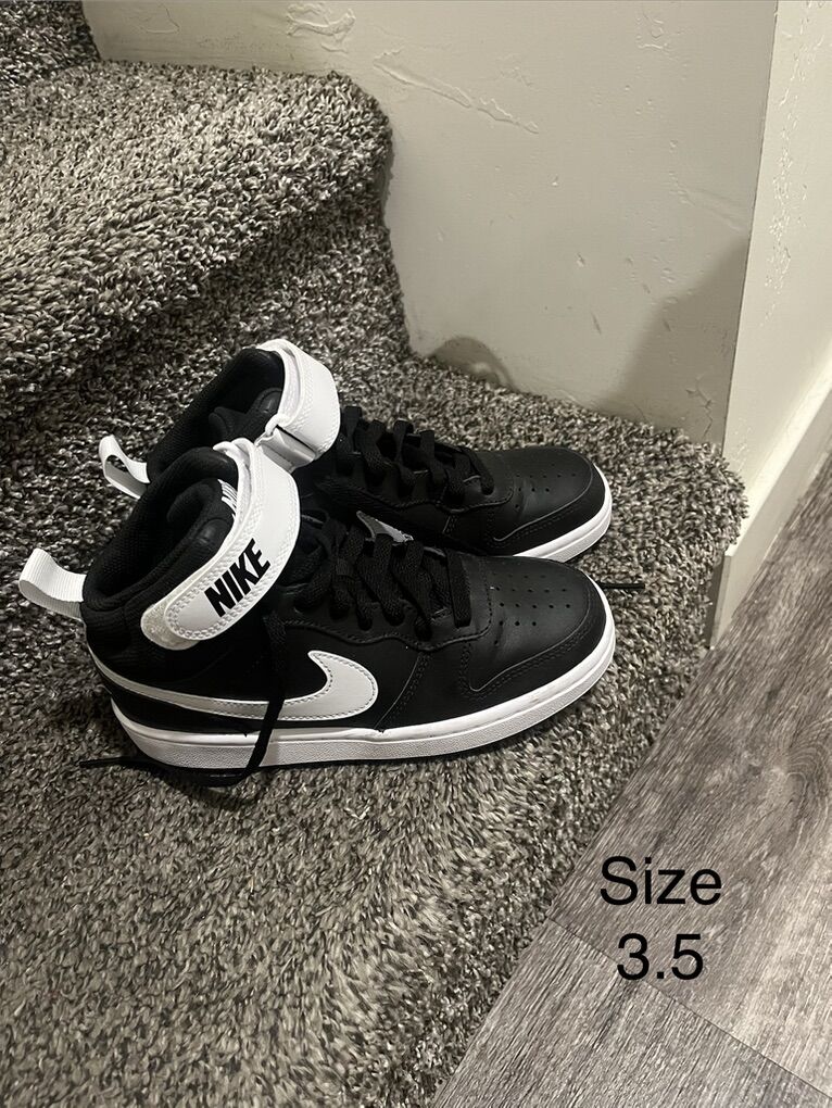 Kids Nike's Size 3.5