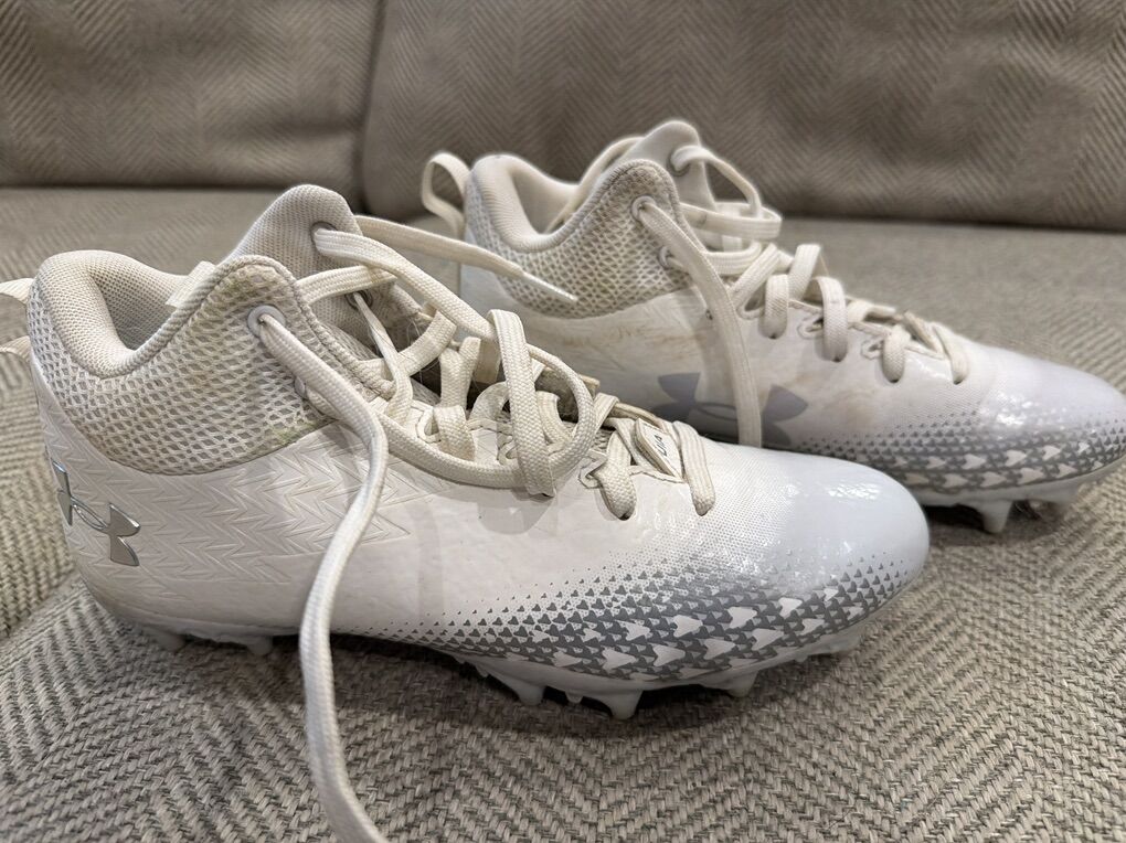 Boys Football Cleat Underarmour Size 5