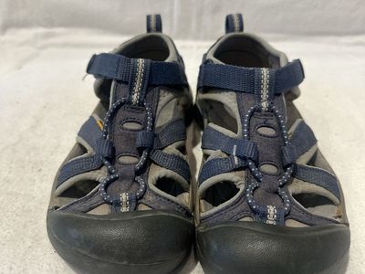 Keen youth size 1 navy, washable, hiking sandals