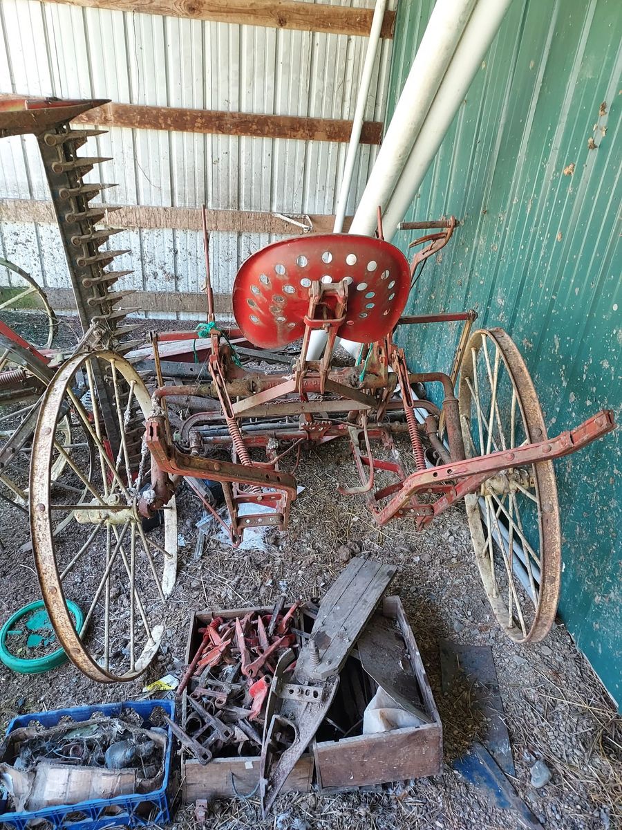 Antique Farm Planter – Single Row – Steel Wheels