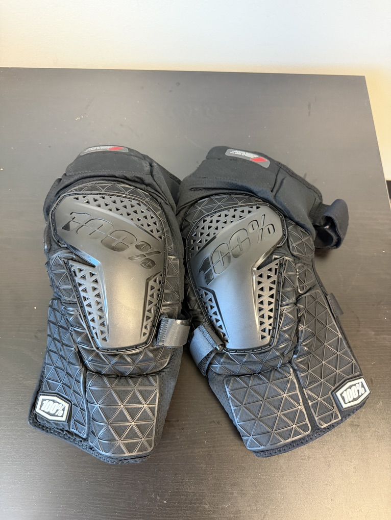 100% knee Pads