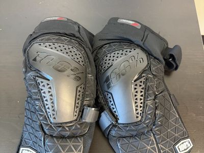 100% knee Pads