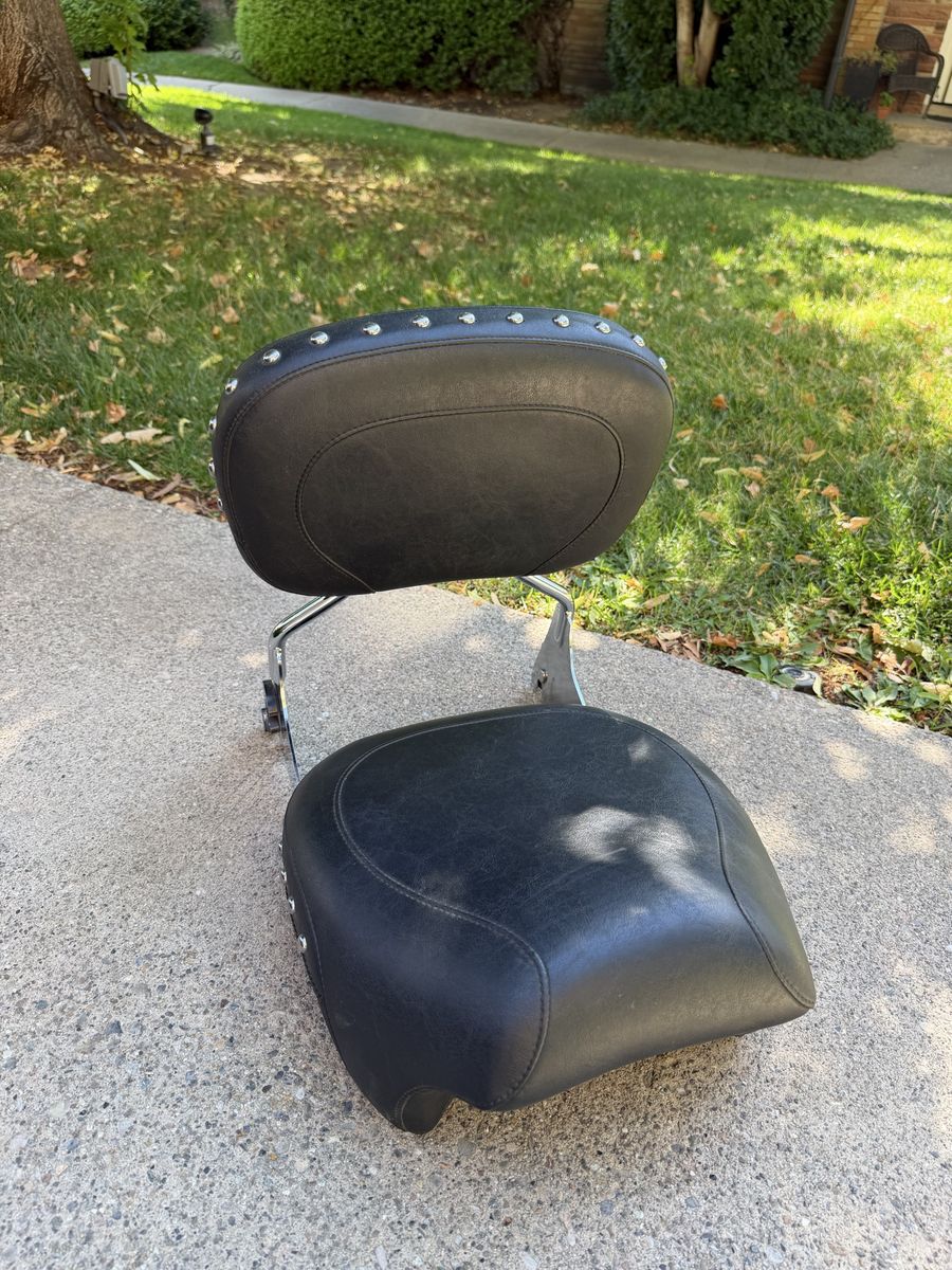 Harley-Davidson Road King detachable studded passenger backrest and seat