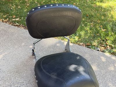 Harley-Davidson Road King detachable studded passenger backrest and seat
