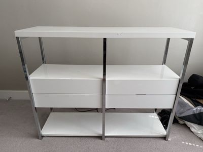 White and chrome lacquer table/TV stand