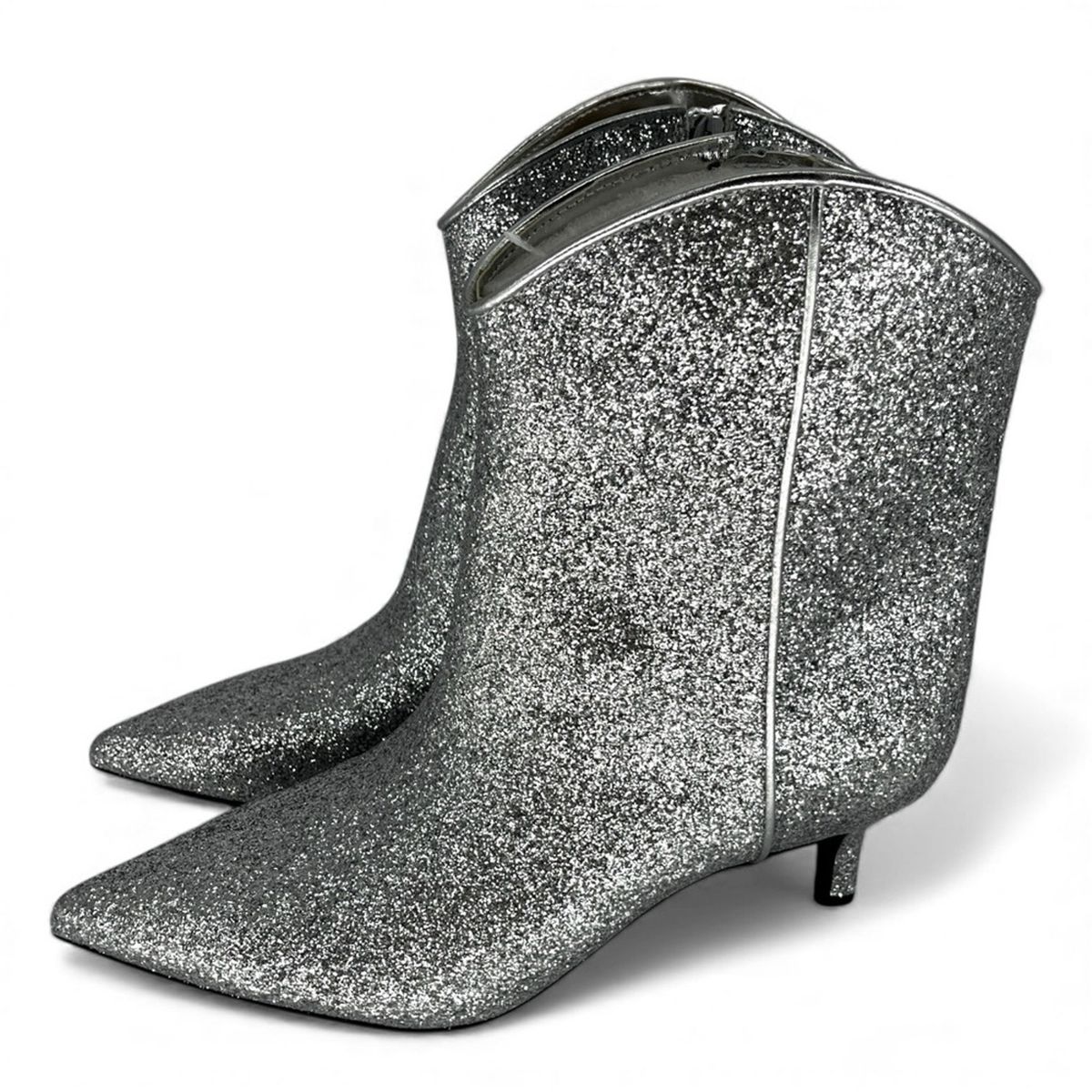 Size 5.5 "On 34th" Aatira Tulip booties silver/glitter
