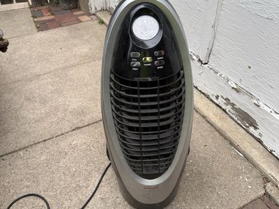 Honeywell Tower Fan with Remote Control - 3 Speed Oscillating Fan