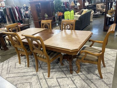 Vintage look dining table