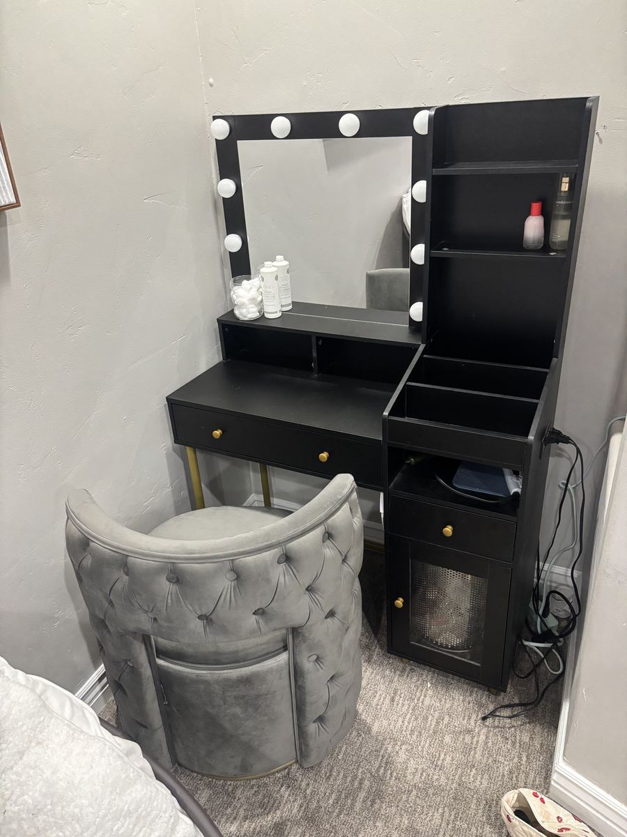 Makeup Vanity with chair