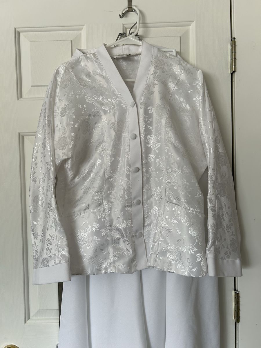 White Floral Jacquard Satin Jacket, Size 14 - elegant top for Use in Temple or other.