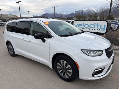 2024 Chrysler Pacifica Plug-In Hybrid Select