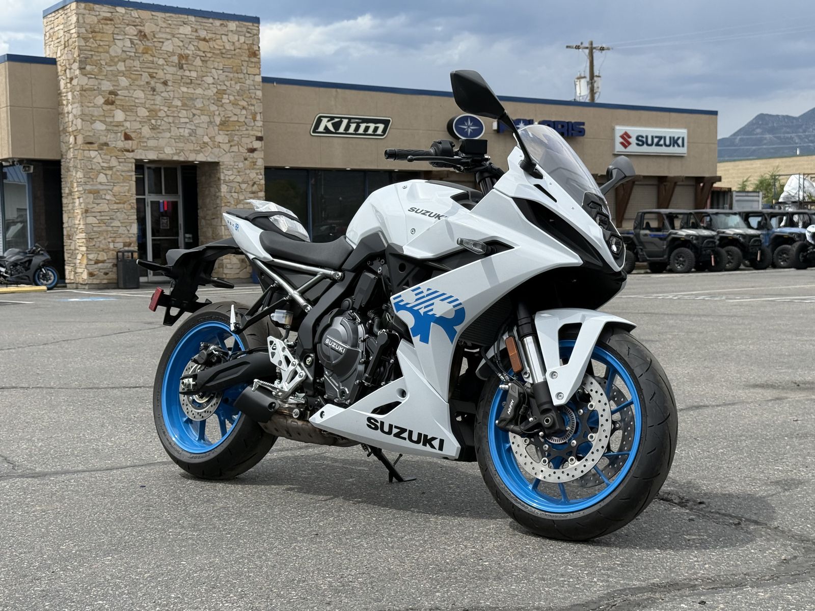 2026 Suzuki GSX-8R Pearl Tech White - S00005
