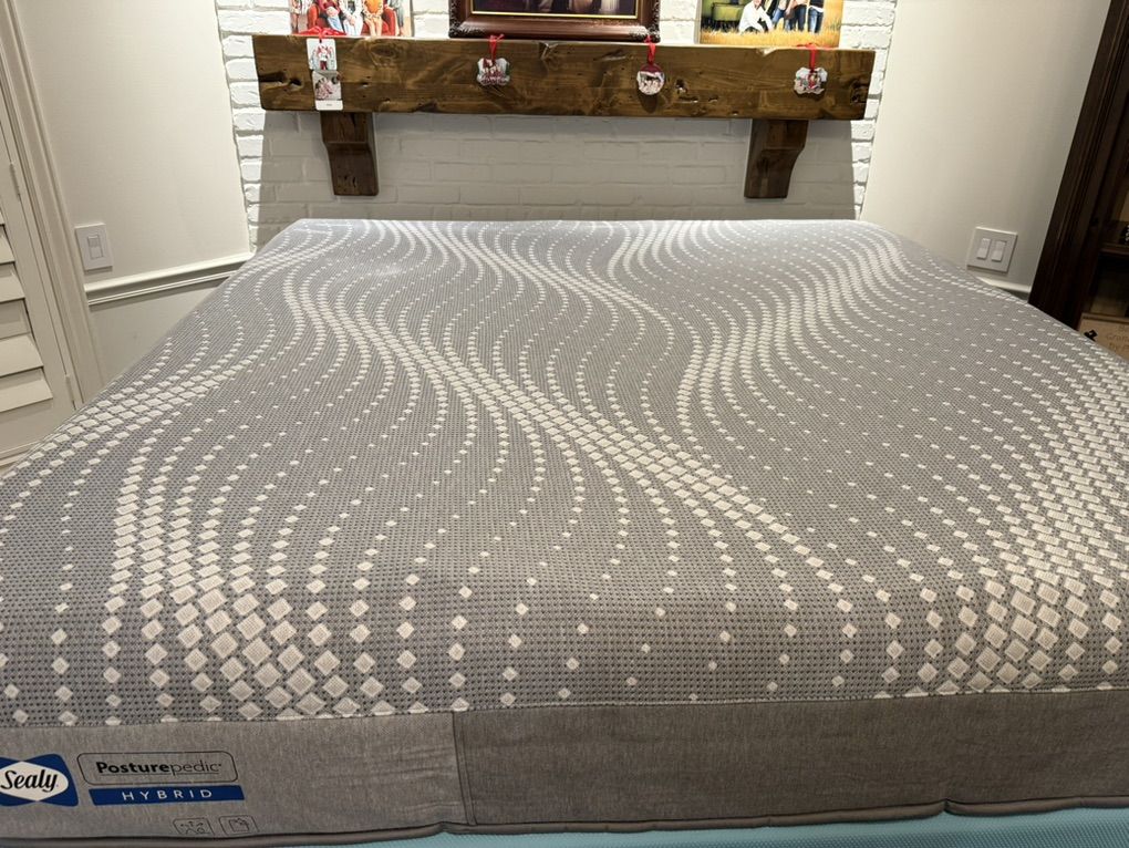 Sealy posturepedic hybrid King Mattress! Only $200